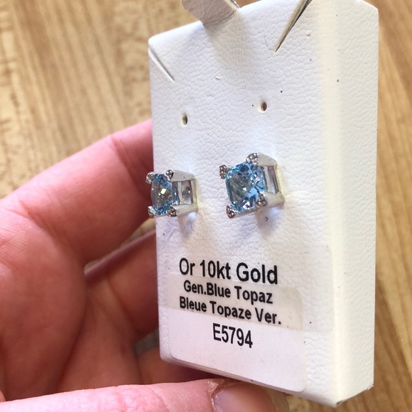 Blue topaz square shaped earrings - Picture 3 of 5